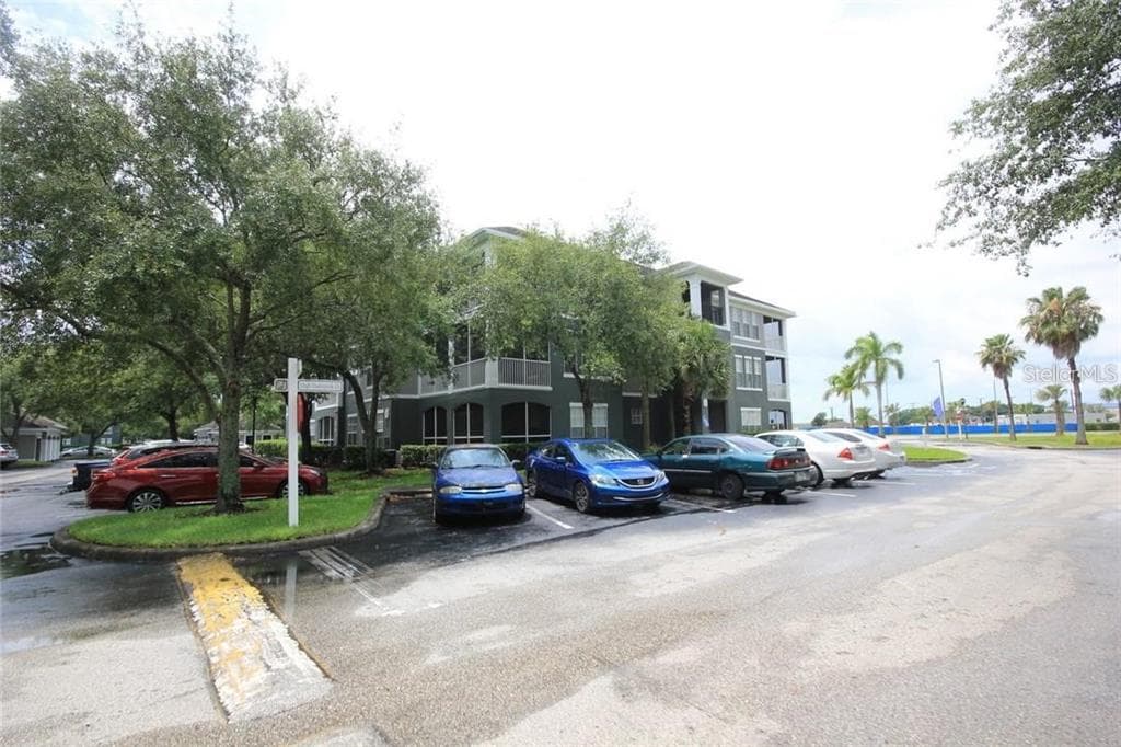 9401 CRESCENT LOOP CIRCLE UNIT 103 TAMPA, FL 33619