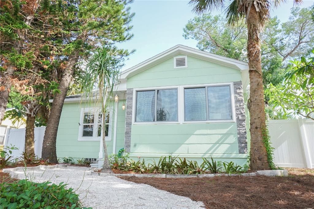 1750 34TH AVENUE N ST PETERSBURG, FL 33713