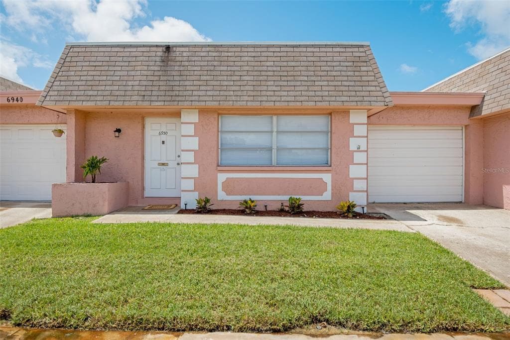 6950 VERSAILLES N UNIT 12 PINELLAS PARK, FL 33781