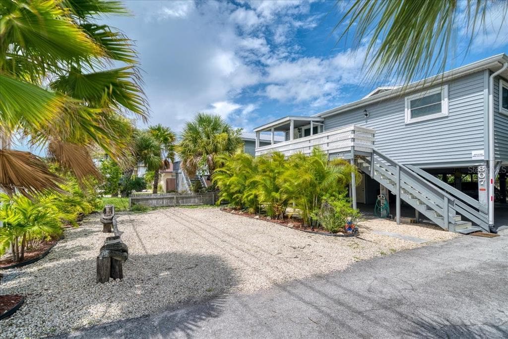 807 GULF BOULEVARD INDIAN ROCKS BEACH, FL 33785