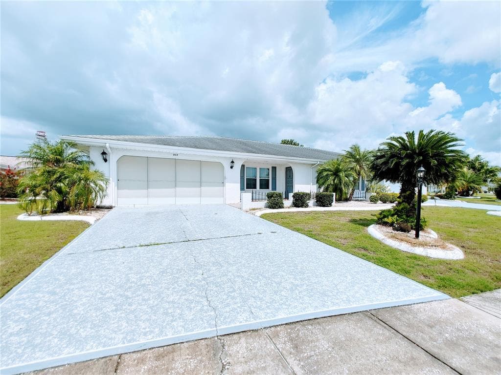 905 BLUEWATER DRIVE SUN CITY CENTER, FL 33573