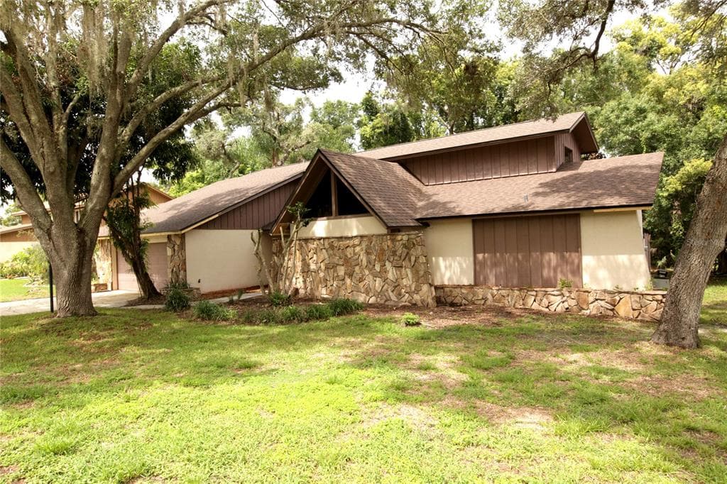 2434 INDIAN OAK COURT PALM HARBOR, FL 34683