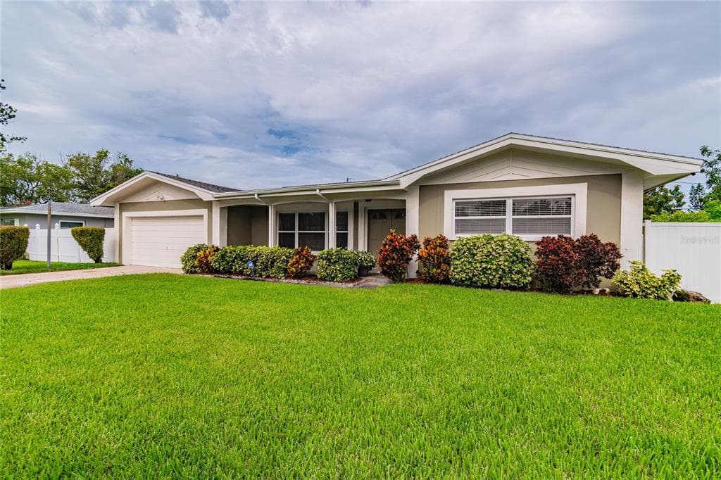 438 KEENE ROAD LARGO, FL 33771