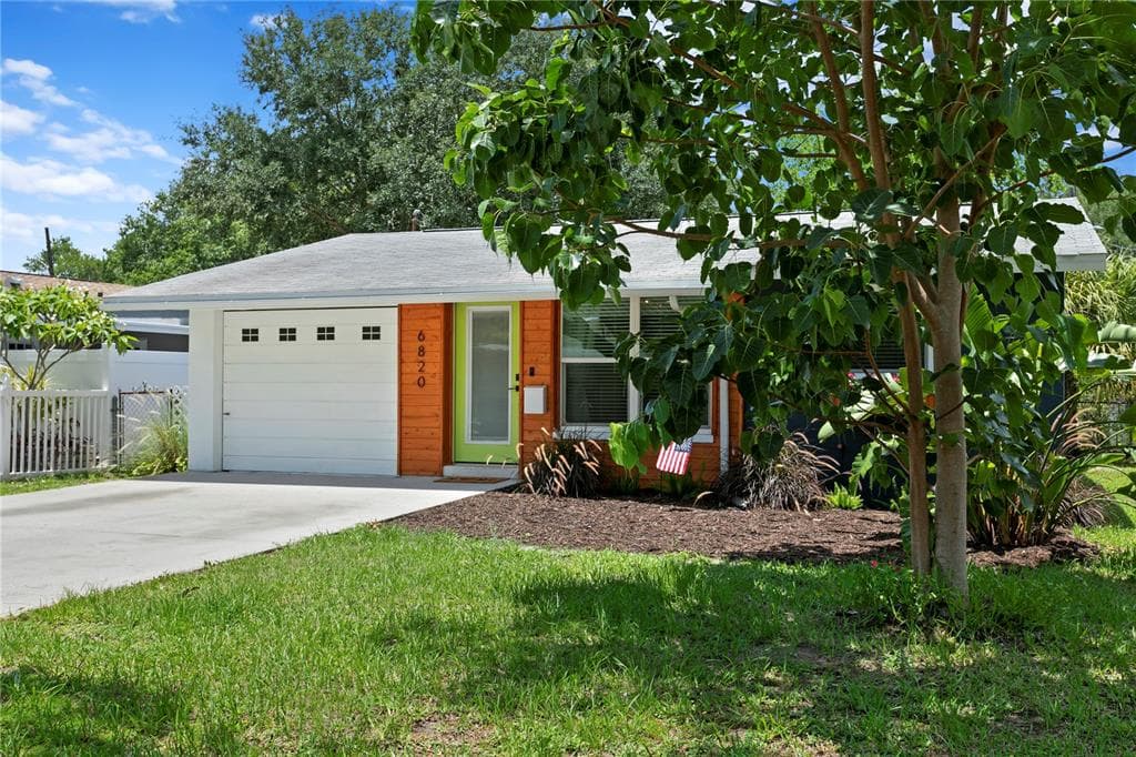 6820 LIVINGSTON AVENUE N ST PETERSBURG, FL 33702