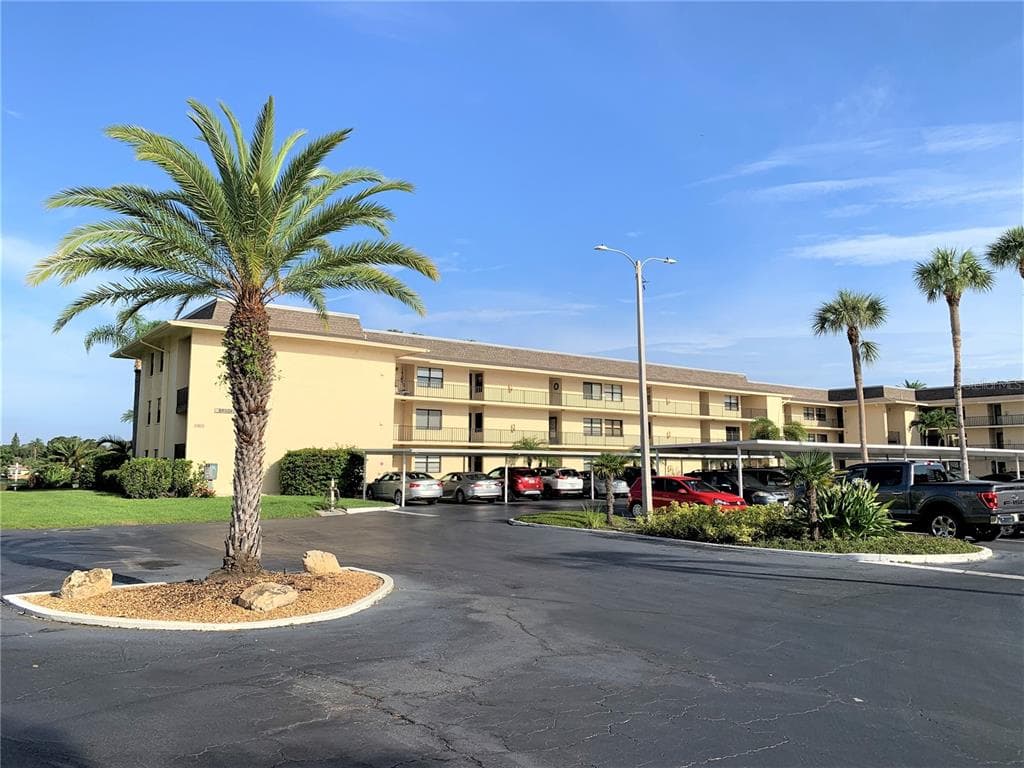 12300 VONN ROAD UNIT 5206 LARGO, FL 33774