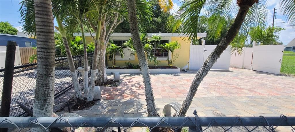 2915 17TH STREET W BRADENTON, FL 34205