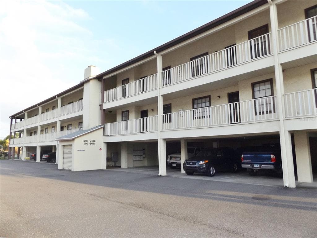 340 CAUSEWAY BOULEVARD UNIT 202 DUNEDIN, FL 34698