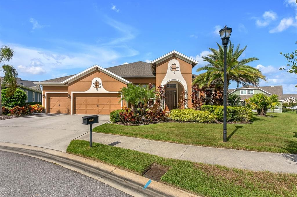 6927 CRESTPOINT DRIVE APOLLO BEACH, FL 33572