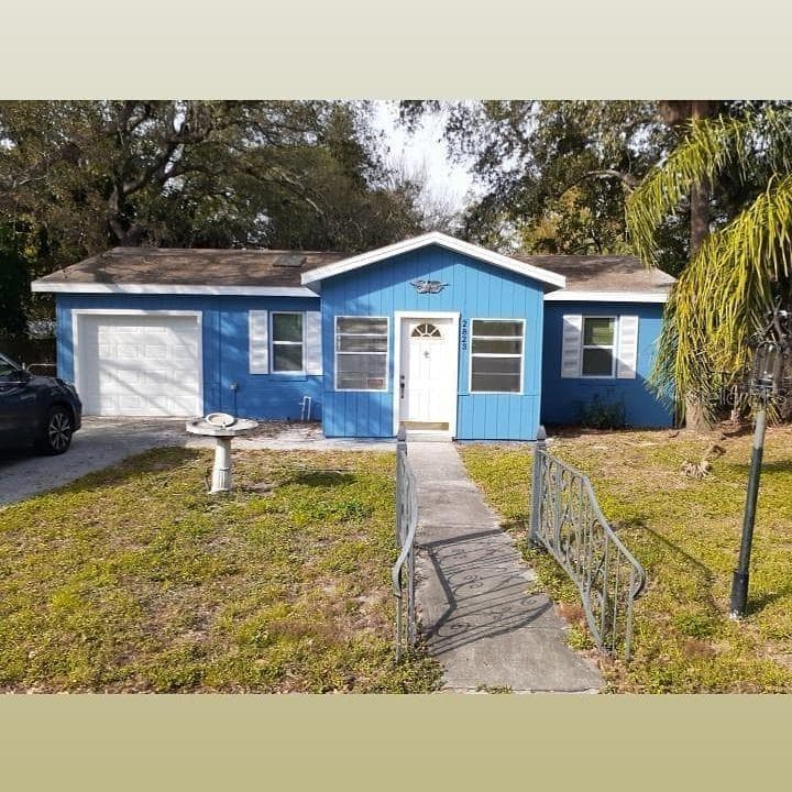 2823 W SHELTON AVENUE TAMPA, FL 33611