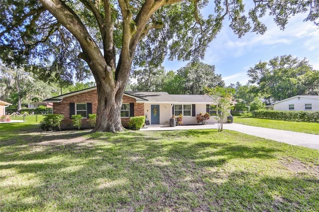 207 ORANGE DR LUTZ, FL 33548