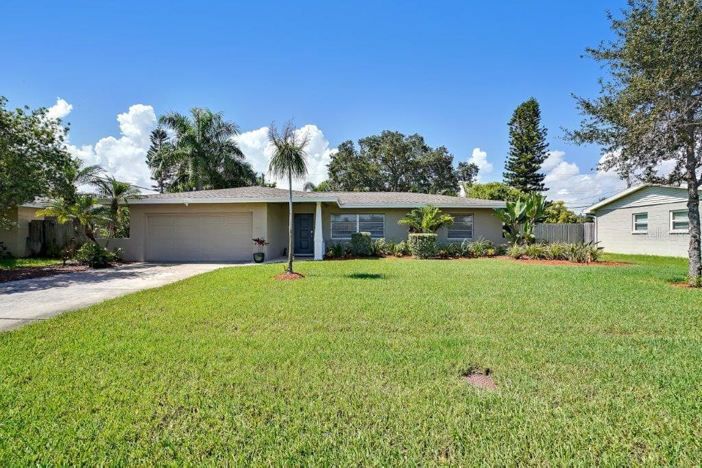 190 45TH AVENUE NE ST PETERSBURG, FL 33703