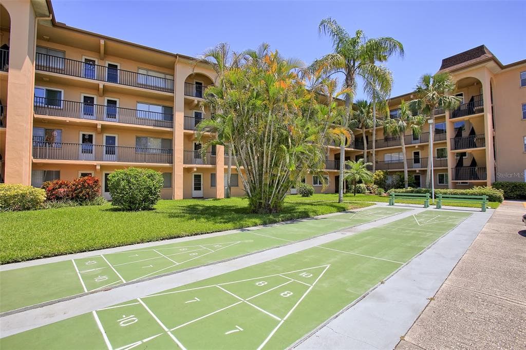 2525 W BAY DRIVE UNIT E33 BELLEAIR BLUFFS, FL 33770