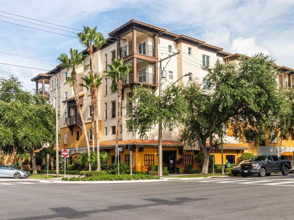 200 4TH AVENUE S UNIT 207 ST PETERSBURG, FL 33701