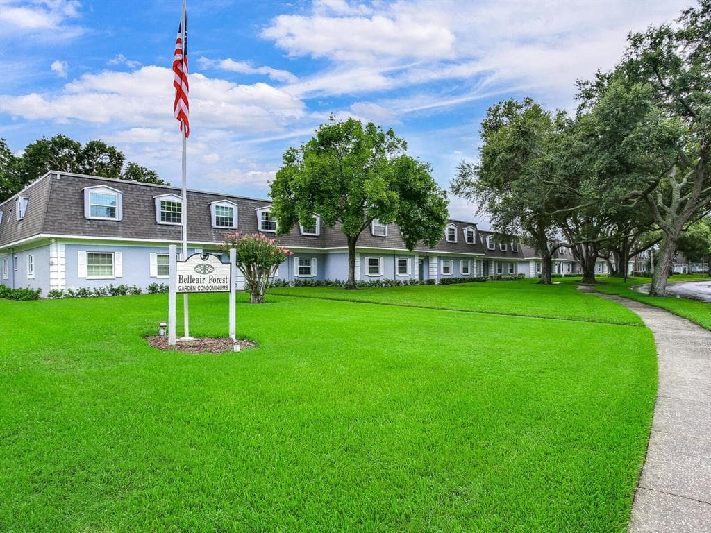 1719 BELLEAIR FOREST DRIVE UNIT D BELLEAIR, FL 33756