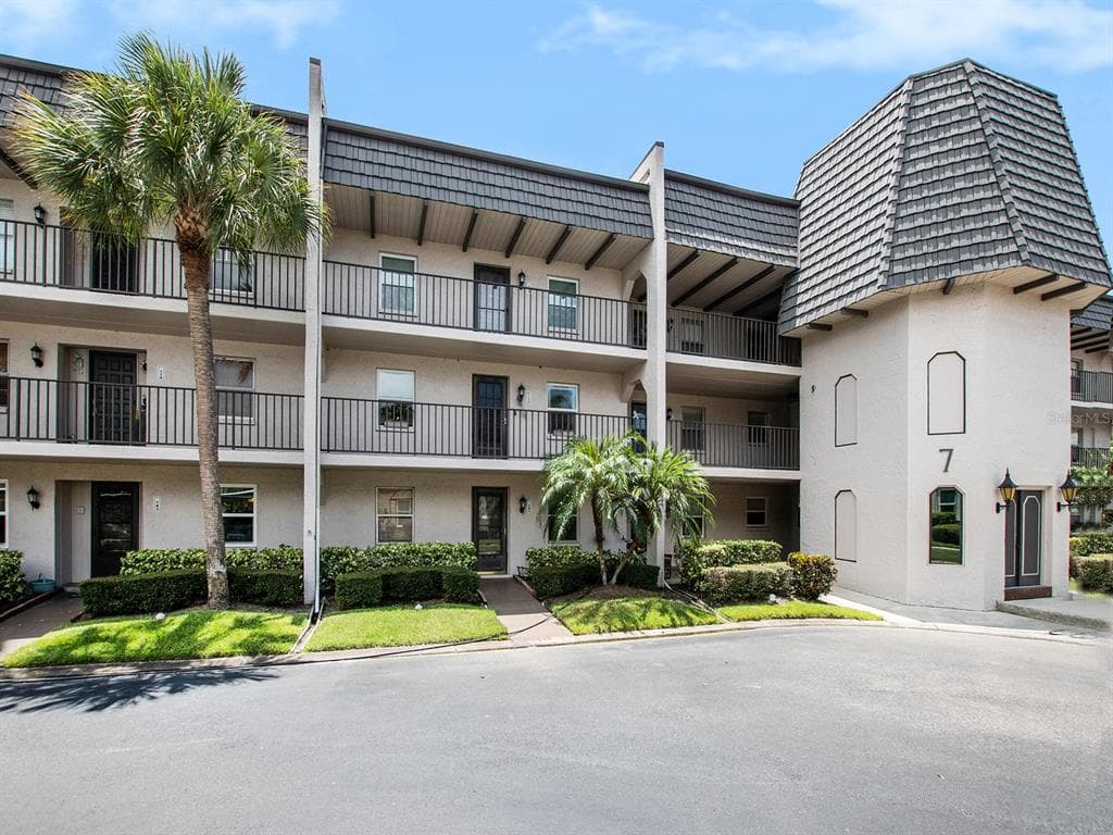 718 CORDOVA GREEN UNIT 718 SEMINOLE, FL 33777