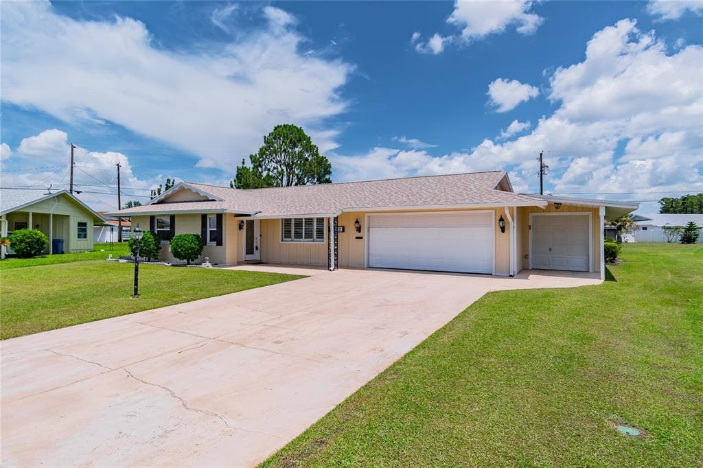 1207 SIMMONS WAY SUN CITY CENTER, FL 33573