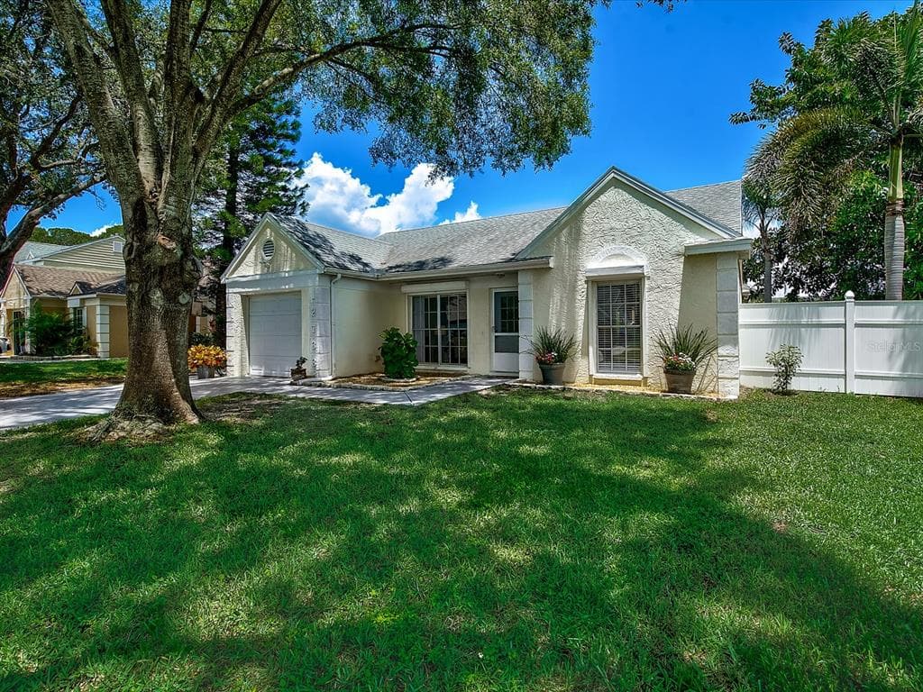 12733 GORDA CIRCLE E LARGO, FL 33773