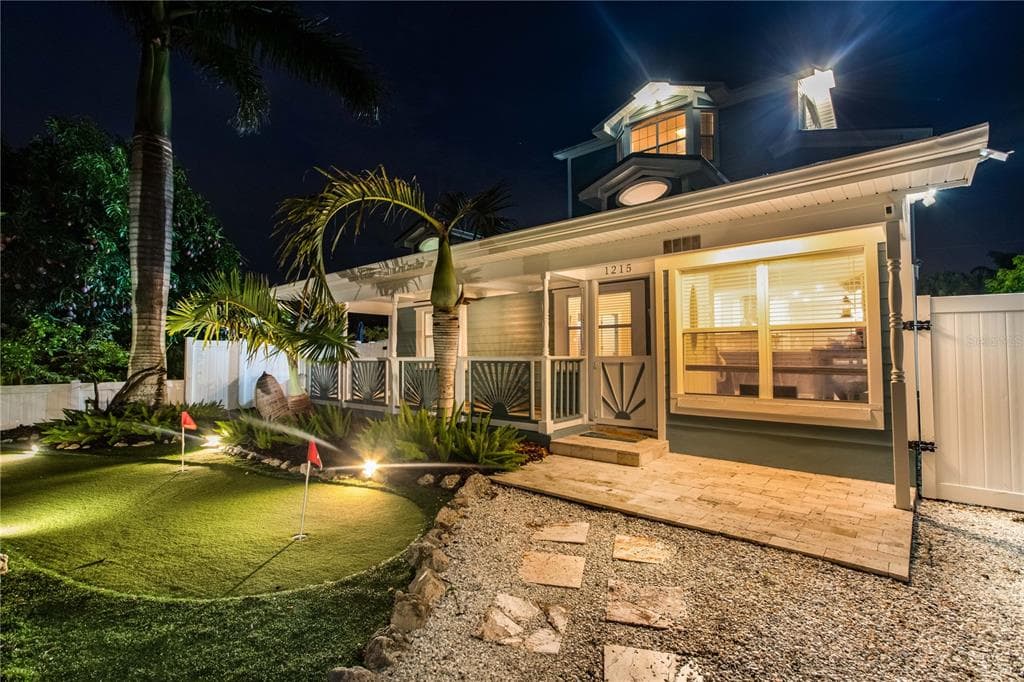 1215 BAY PALM BOULEVARD INDIAN ROCKS BEACH, FL 33785