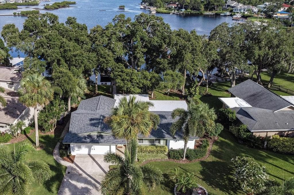 912 BAYSHORE DRIVE