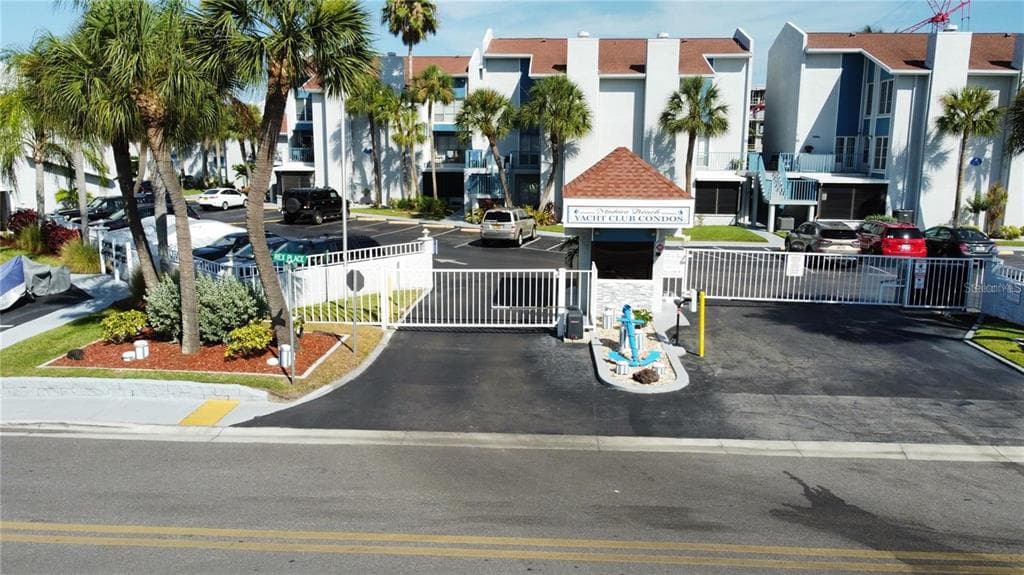 161 MEDALLION BLVD UNIT H MADEIRA BEACH, FL 33708
