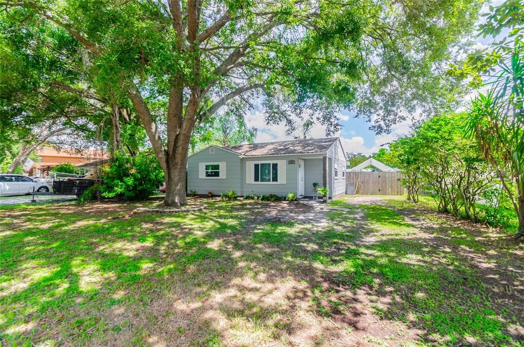 10207 NEWPORT CIRCLE