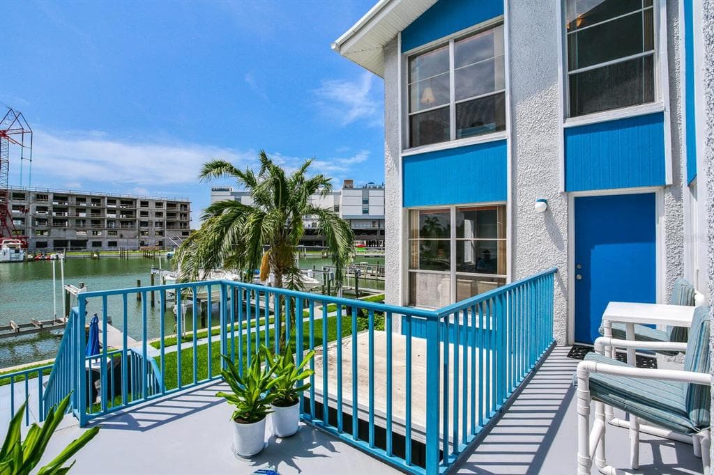 171 MEDALLION BOULEVARD UNIT H MADEIRA BEACH, FL 33708