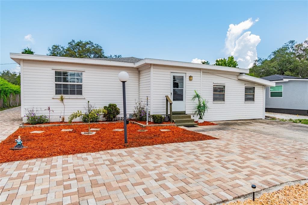 1456 DRUID ROAD E CLEARWATER, FL 33756