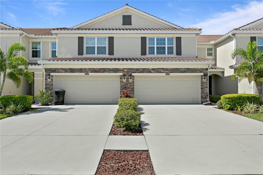 586 52ND TERRACE N ST PETERSBURG, FL 33703