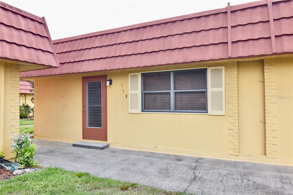 202 BEDFORD TRAIL UNIT 112 SUN CITY CENTER, FL 33573