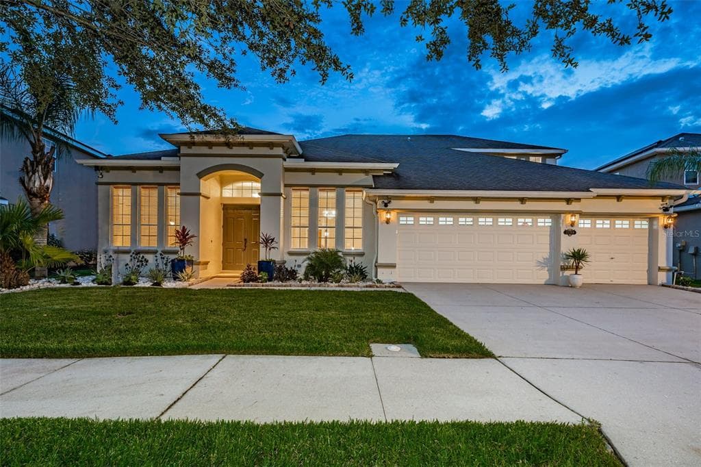 20208 RAVENS END DRIVE TAMPA, FL 33647