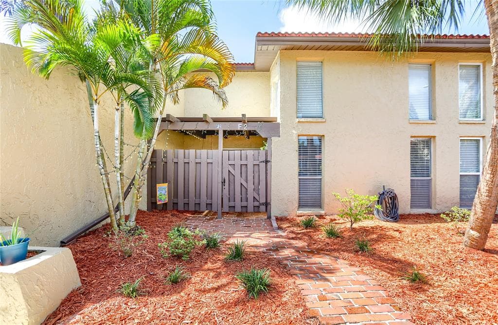 7200 ULMERTON ROAD UNIT F2 LARGO, FL 33771