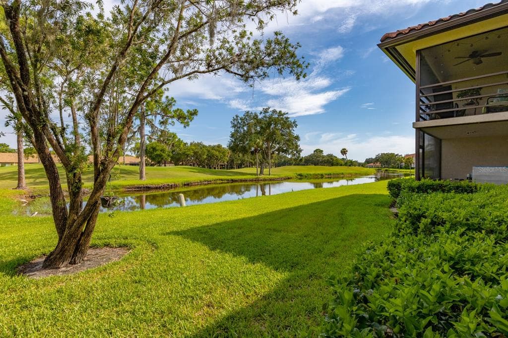 5640 GOLF POINTE DRIVE UNIT 101 SARASOTA, FL 34243