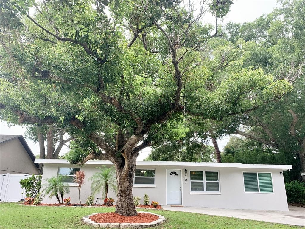 2121 BARCELONA DRIVE CLEARWATER, FL 33764