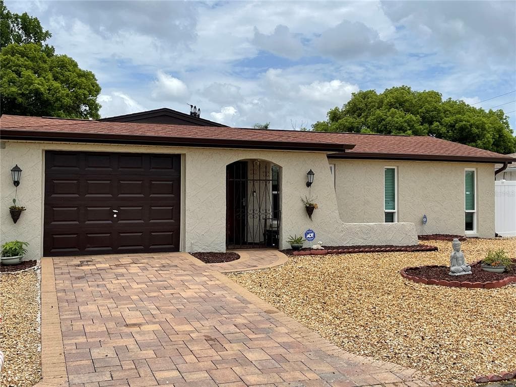 3347 SUPREME DRIVE HOLIDAY, FL 34691