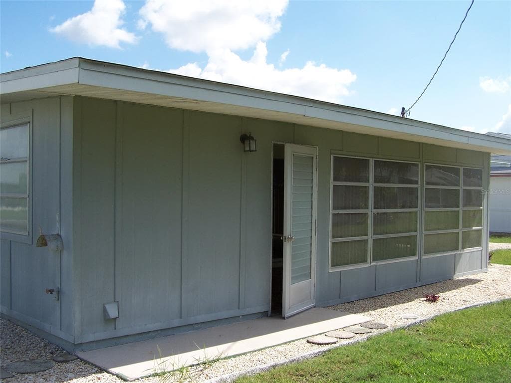 714 THUNDERBIRD AVENUE SUN CITY CENTER, FL 33573