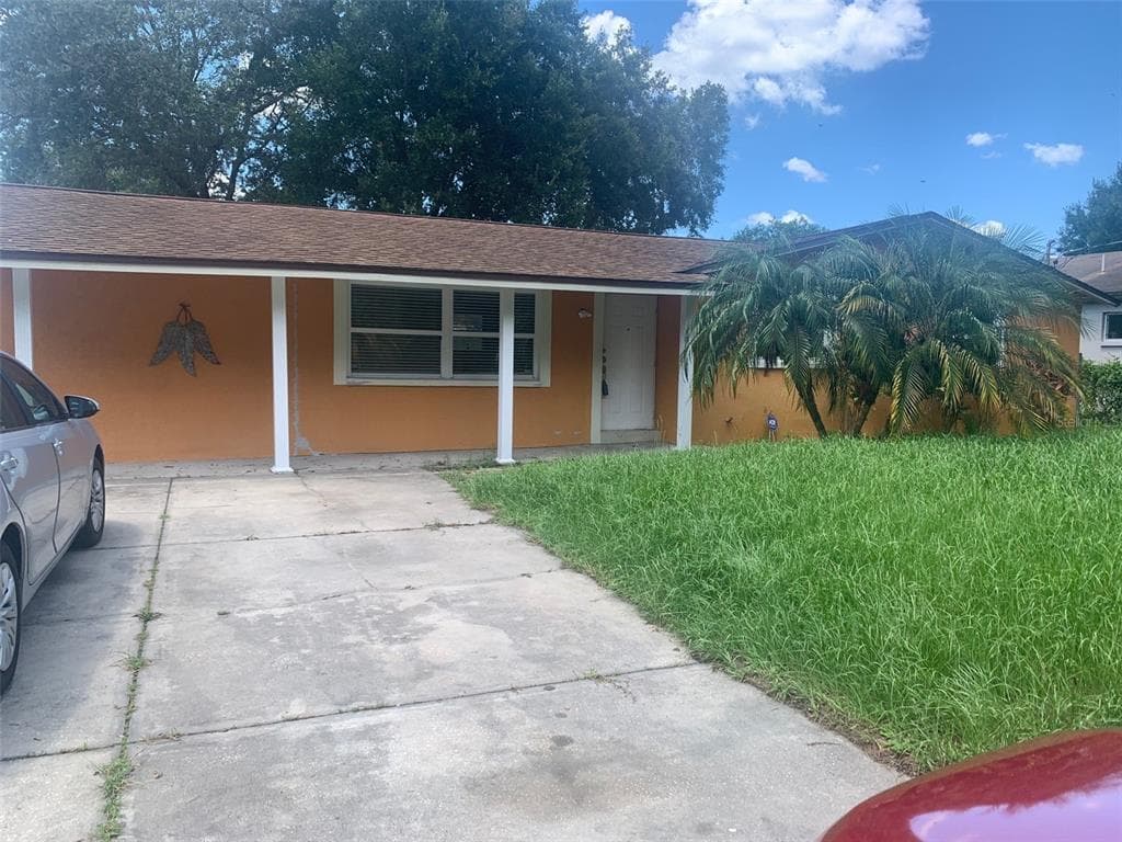 8823 W ROBSON STREET TAMPA, FL 33615