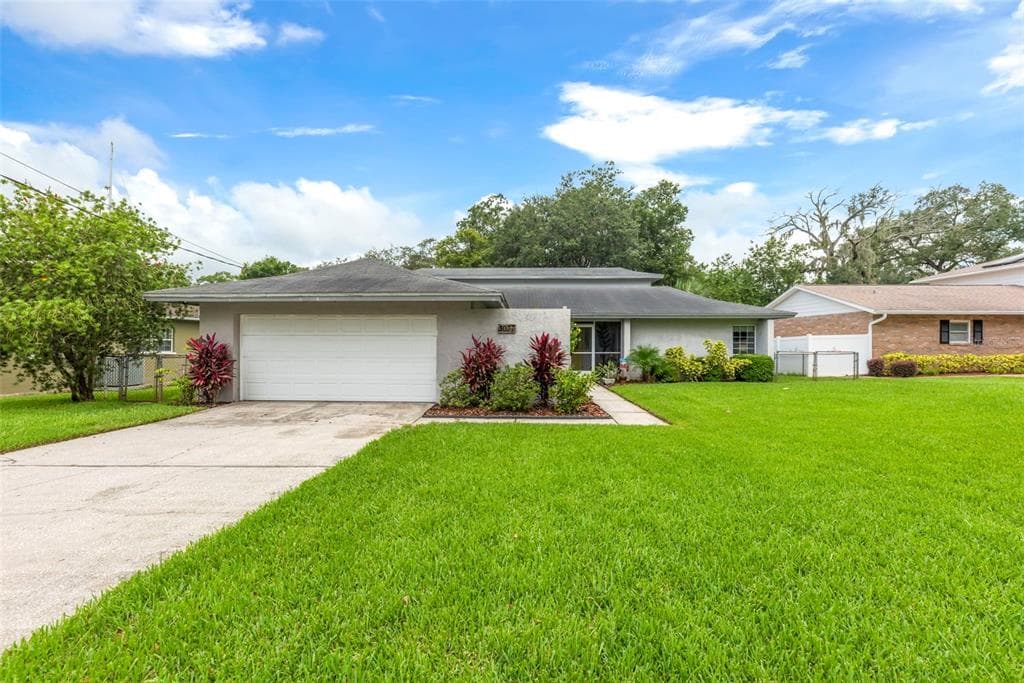 3037 CAROLINA AVENUE LAKELAND, FL 33803