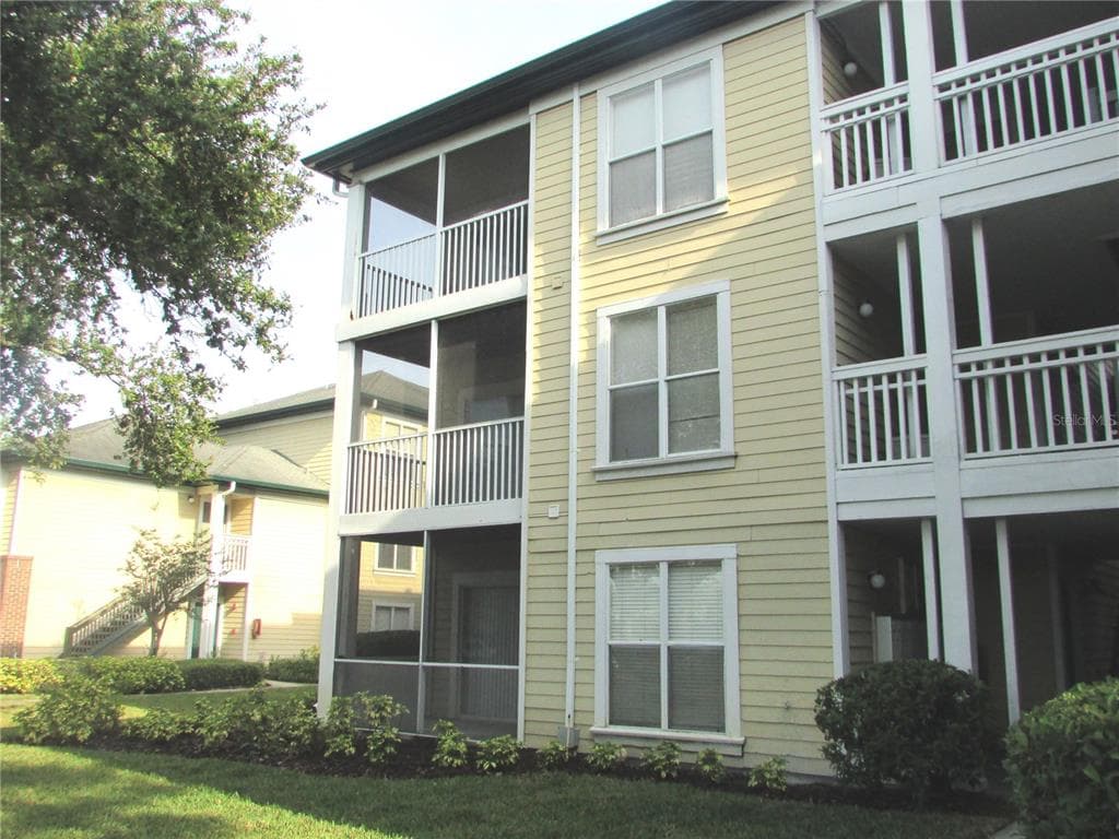 4115 CHATHAM OAK COURT UNIT 215 TAMPA, FL 33624