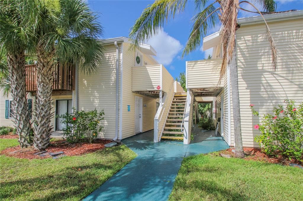121 LOBLOLLY COURT UNIT E OLDSMAR, FL 34677