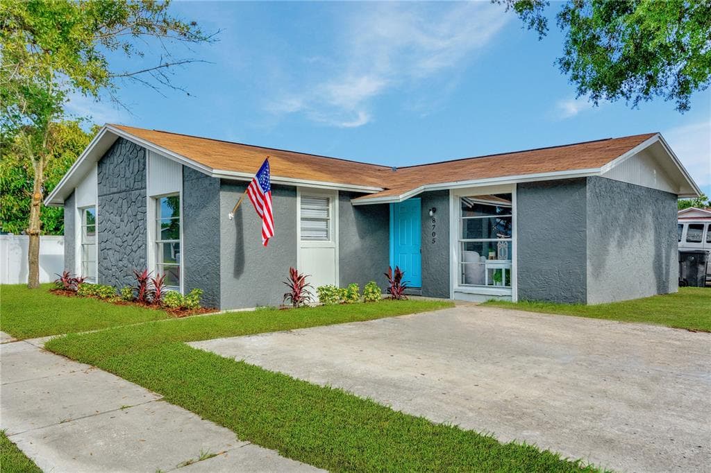8705 SAGE COURT TAMPA, FL 33634
