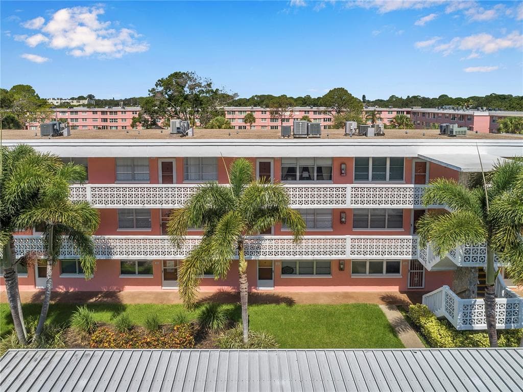 4880 LOCUST STREET NE UNIT 323 ST PETERSBURG, FL 33703