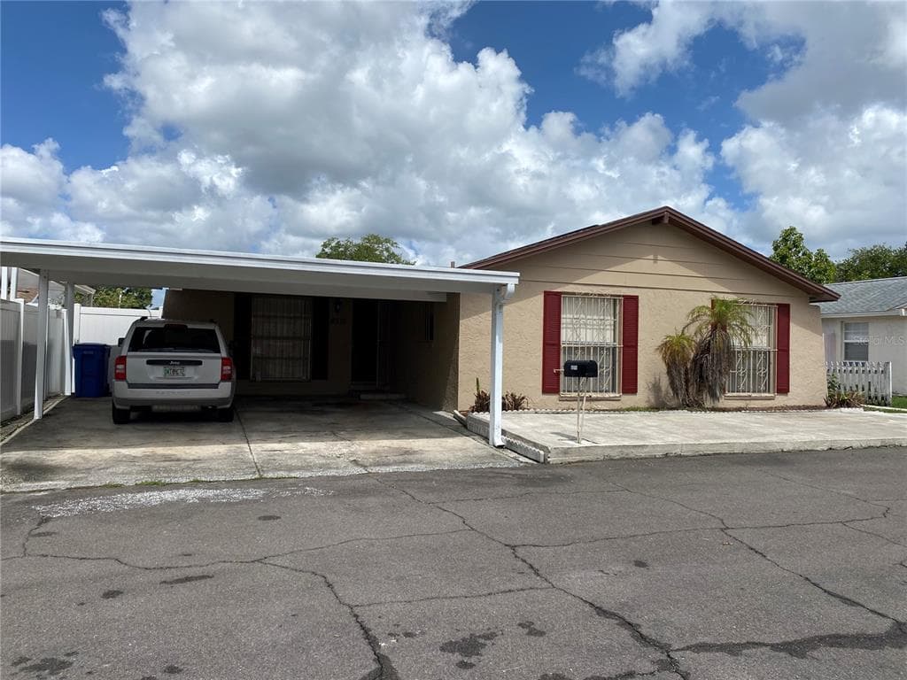 8510 WAYLAND COURT TAMPA, FL 33634