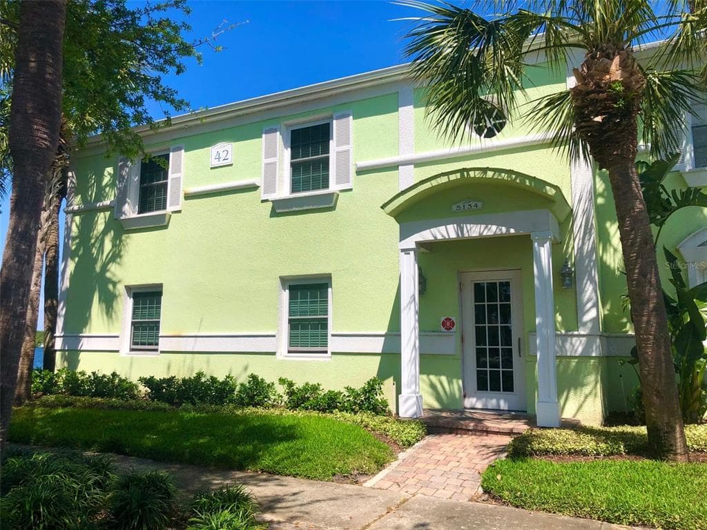 5134 SALMON DRIVE SE UNIT B ST PETERSBURG, FL 33705