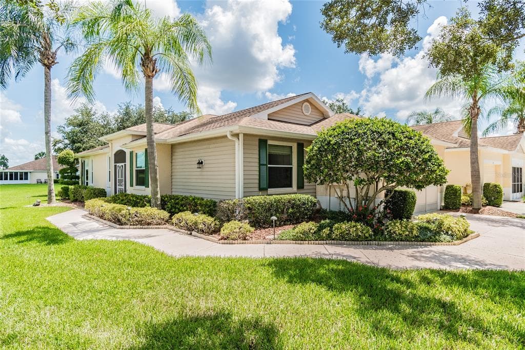 2112 NANTUCKET DRIVE UNIT 17 SUN CITY CENTER, FL 33573