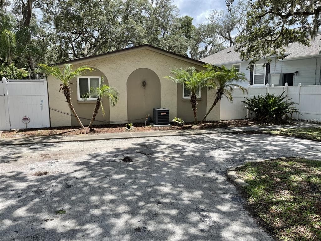 509 MERES BOULEVARD TARPON SPRINGS, FL 34689
