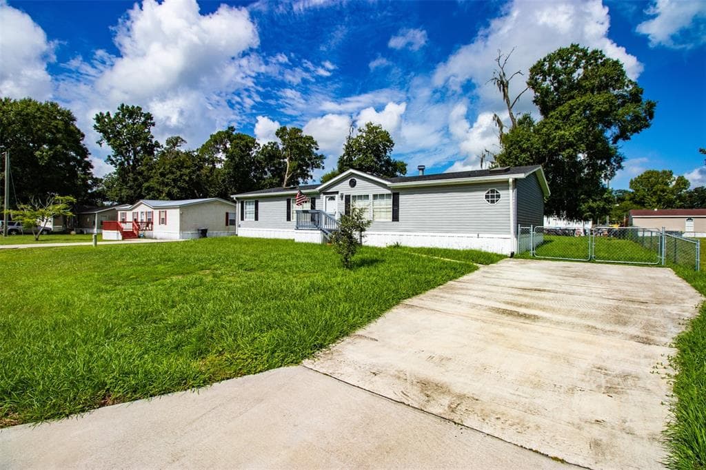 3744 PIONEER TRAILS STREET LAKELAND, FL 33810