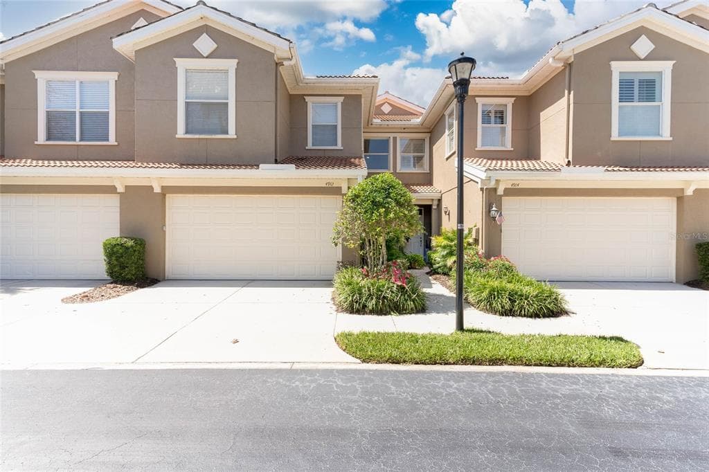 4912 ANNISTON CIRCLE TAMPA, FL 33647