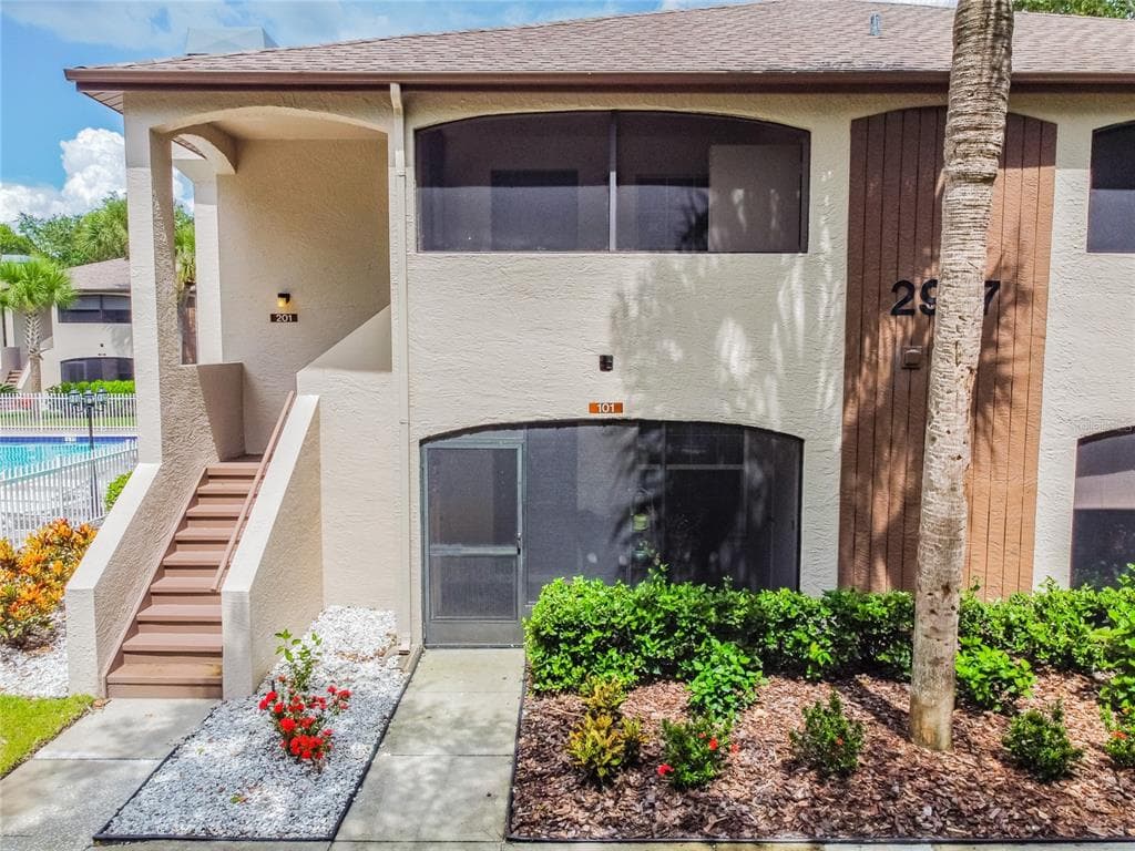 2987 BONAVENTURE CIR CIRCLE UNIT 101 PALM HARBOR, FL 34684