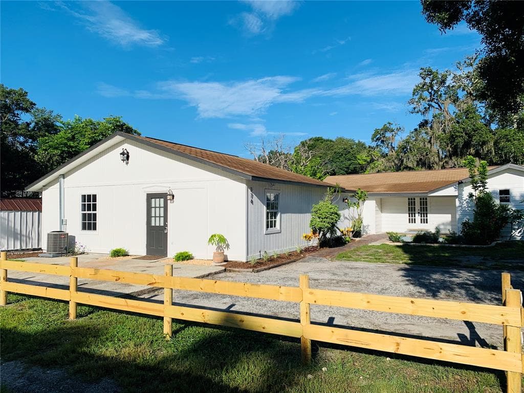 374 4TH STREET NW LARGO, FL 33770