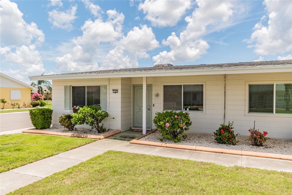 1302 BURBANK COURT SUN CITY CENTER, FL 33573